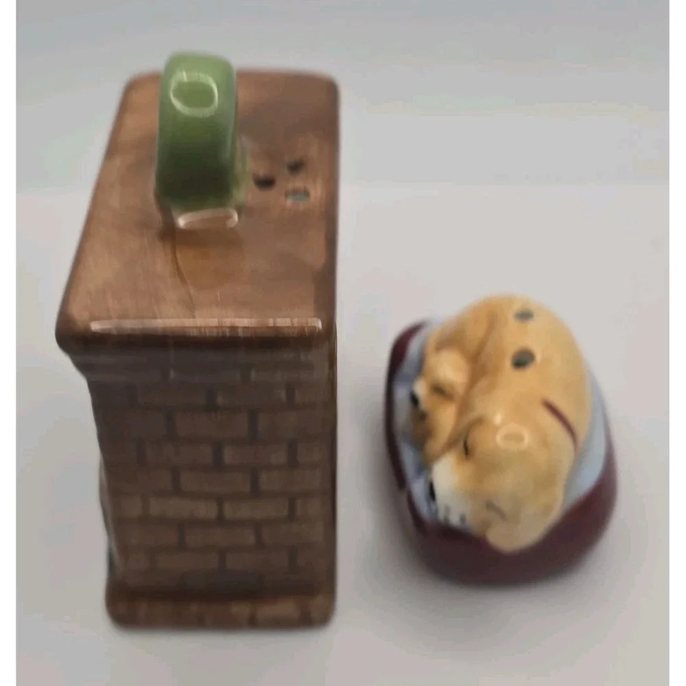 Cracker Barrel Collectables Dogs By The Fire Salt & Pepper Shakers Set NIB U260